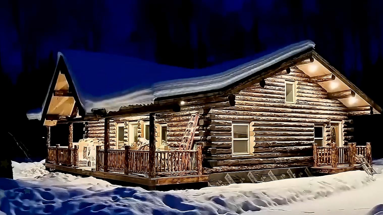 看完《荒野建造》男人耗费上百棵云杉,为家人打造出豪华二层木屋!