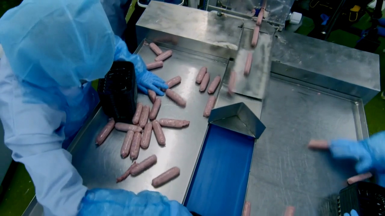 香肠工厂的新旧技术过渡期能平稳进行吗?机器比手工要快40%!