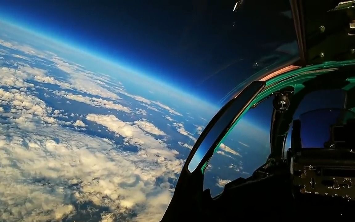 米格31飞行在太空边缘61驾驶舱视图