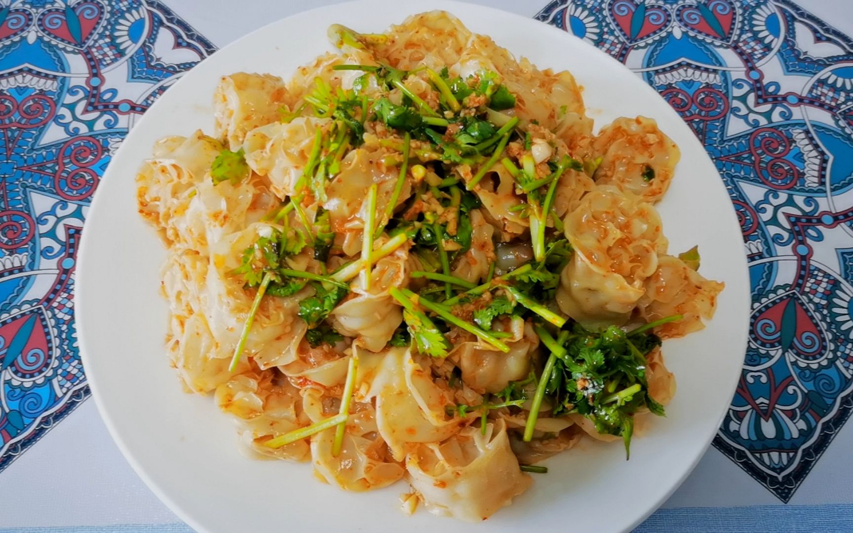 夏日必备的小凉菜,凉拌面藕,简单一拌,一口下去会爆汁的那种呀