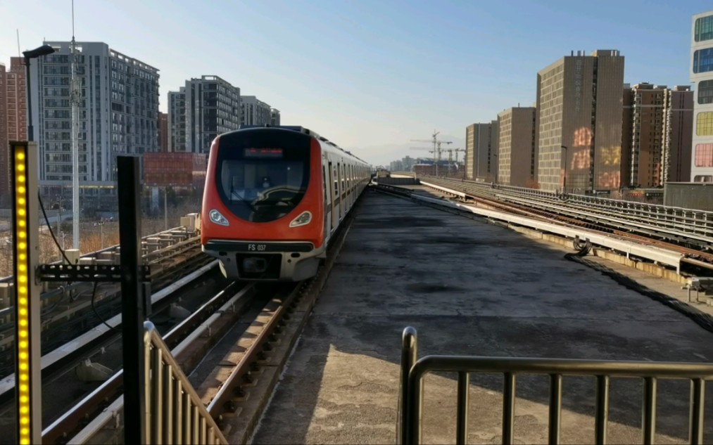 北京地铁房山线良乡大学城进站(东管头南方向)