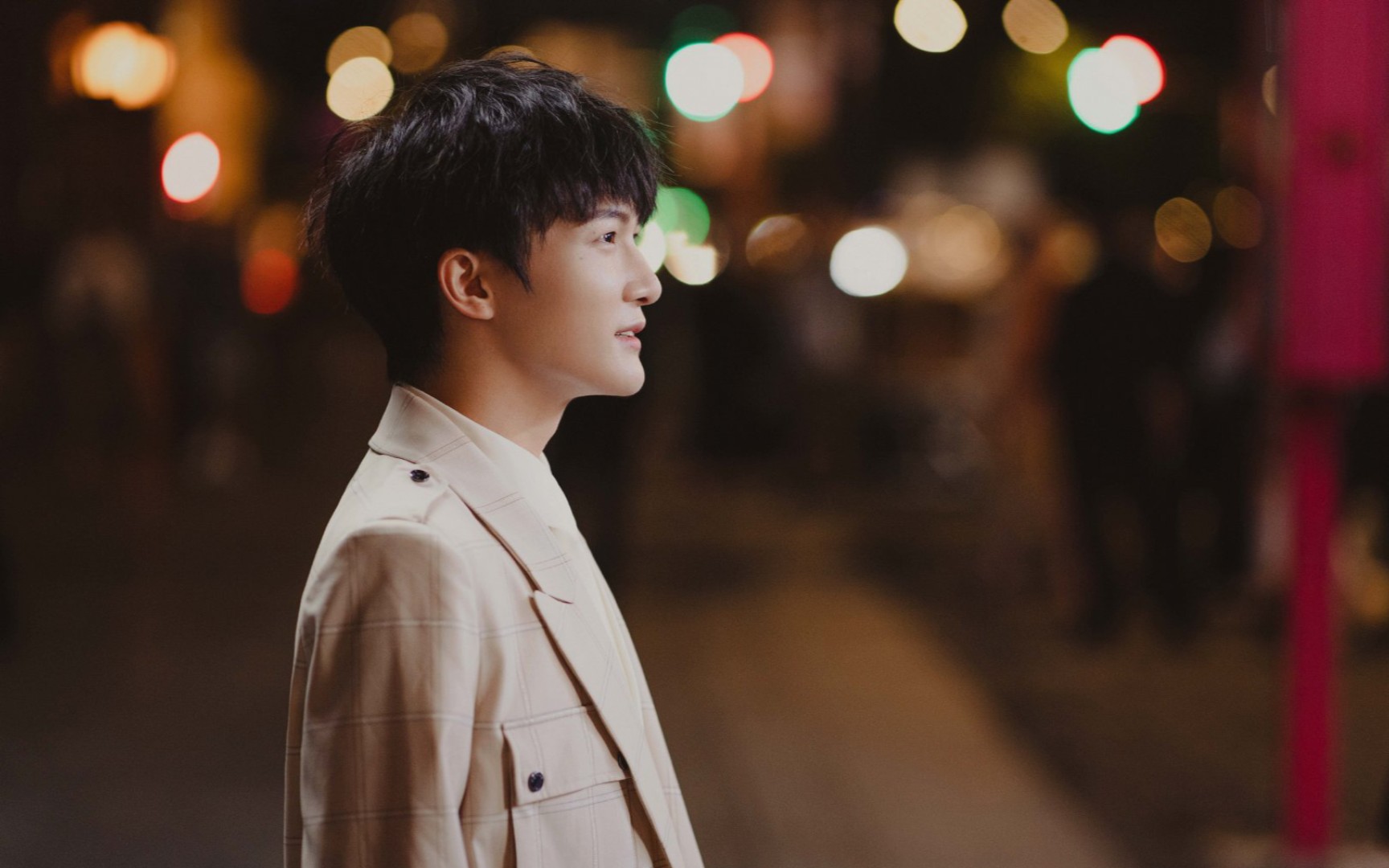 学校广播在放周深的rubia