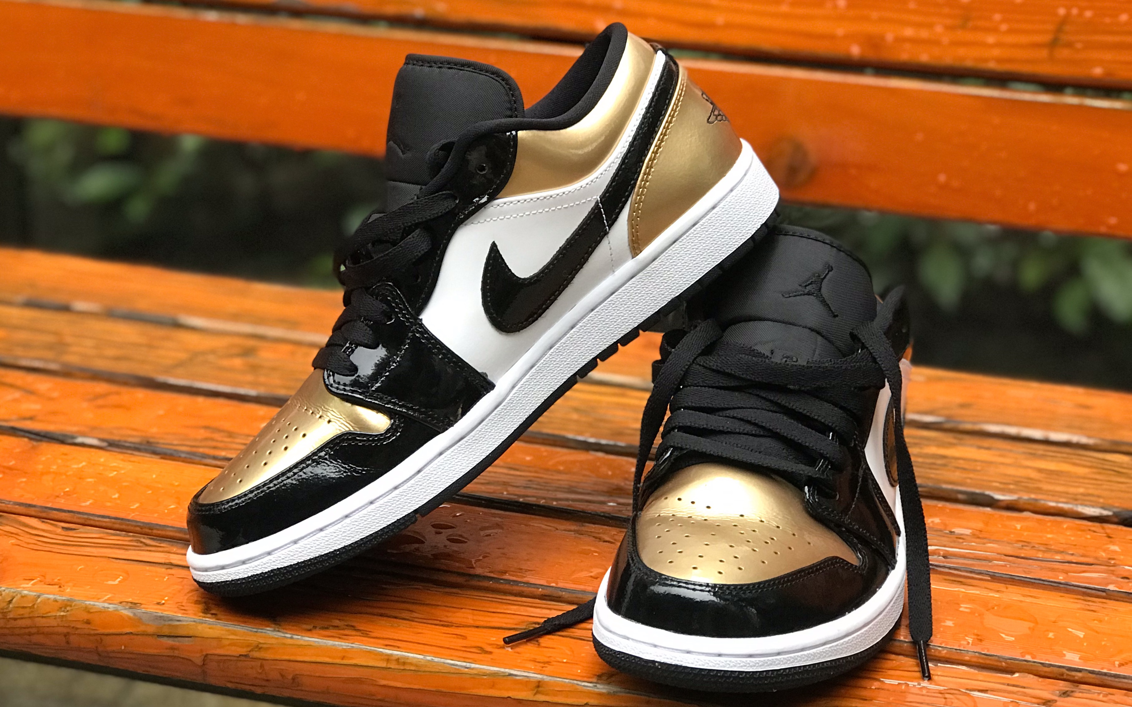 年度最佳非联名aj1低帮? "黑金脚趾"上脚