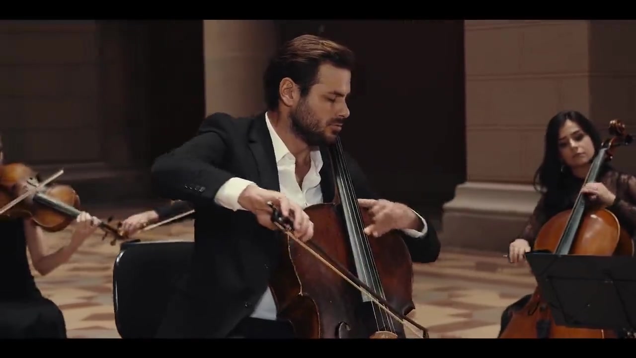 克罗地亚青年大提琴演奏家hauser与乐团所演绎的巴赫g弦上的咏叹调