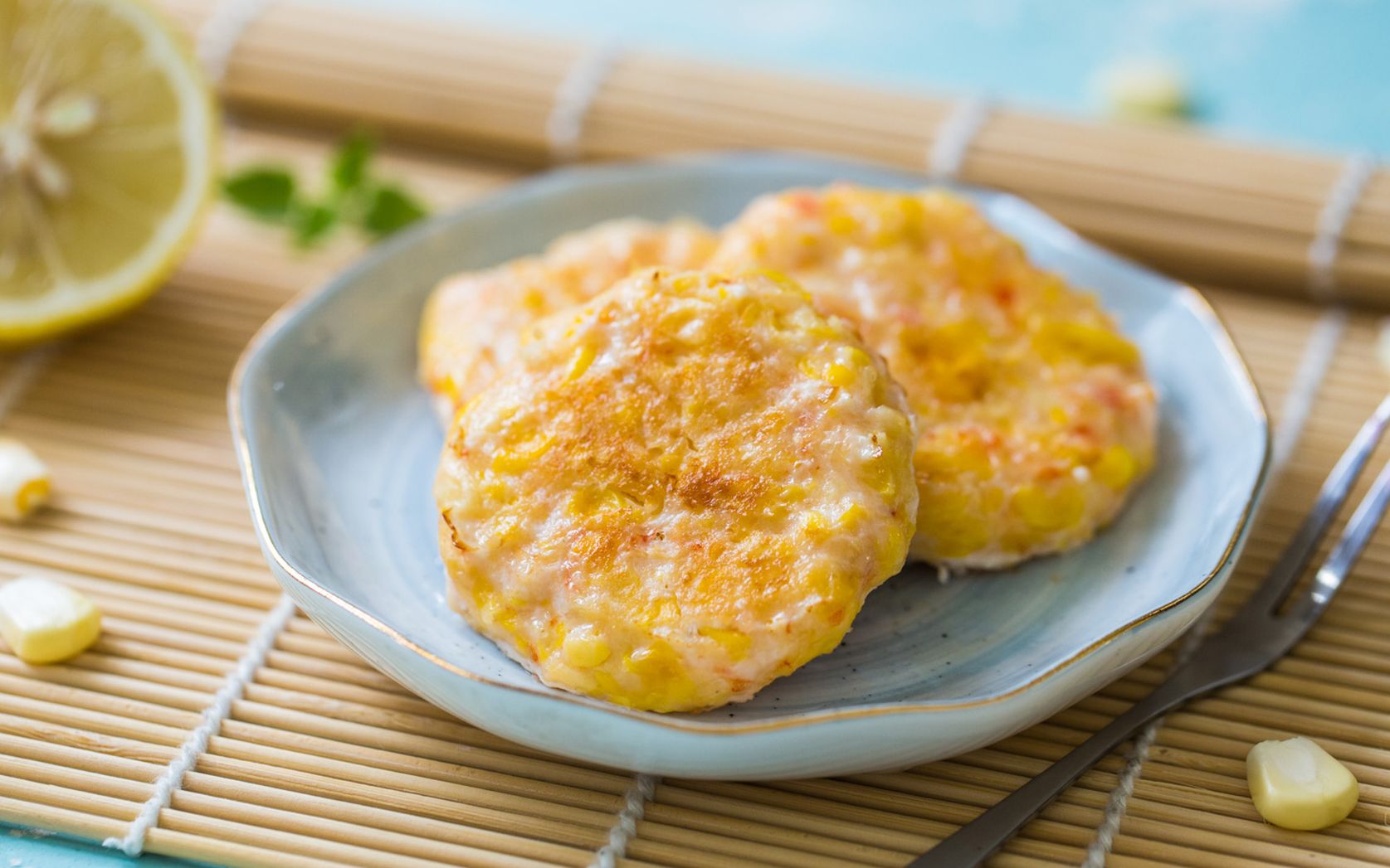 柠檬玉米虾饼大人孩子都爱这道菜香甜滑嫩丝毫不腻口