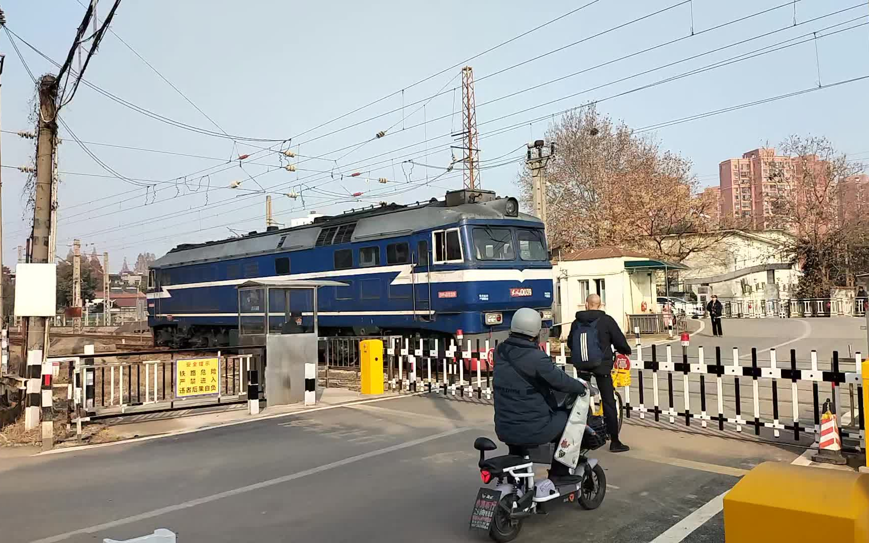 01.01】【武南机务段】df8单机转线及通过道口