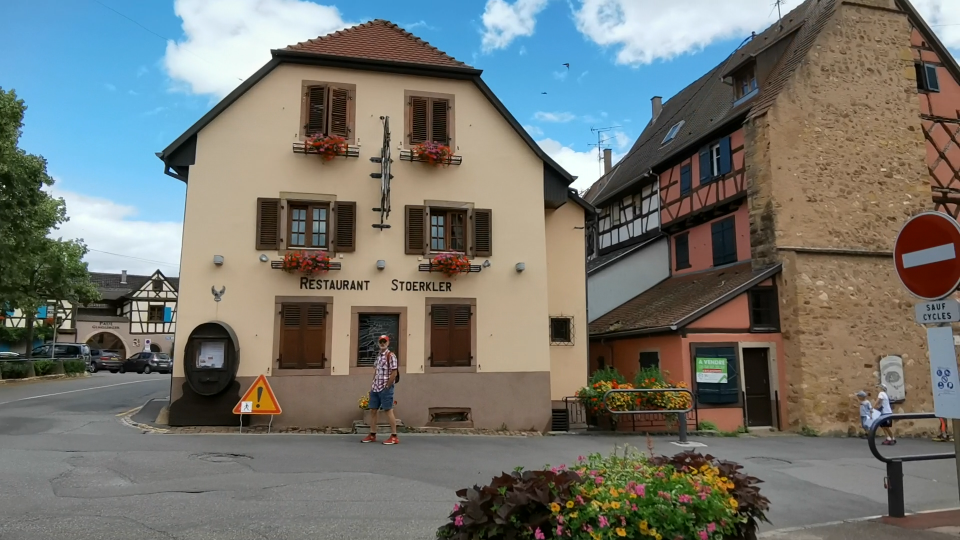 法国鲜花小镇埃吉桑eguisheim