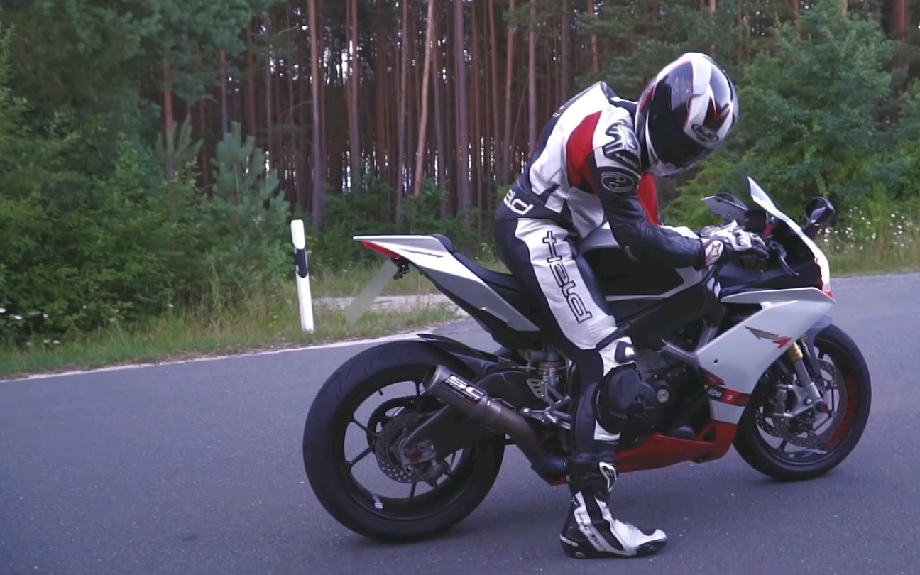 阿普利亚rsv4,地表最强摩托之一!