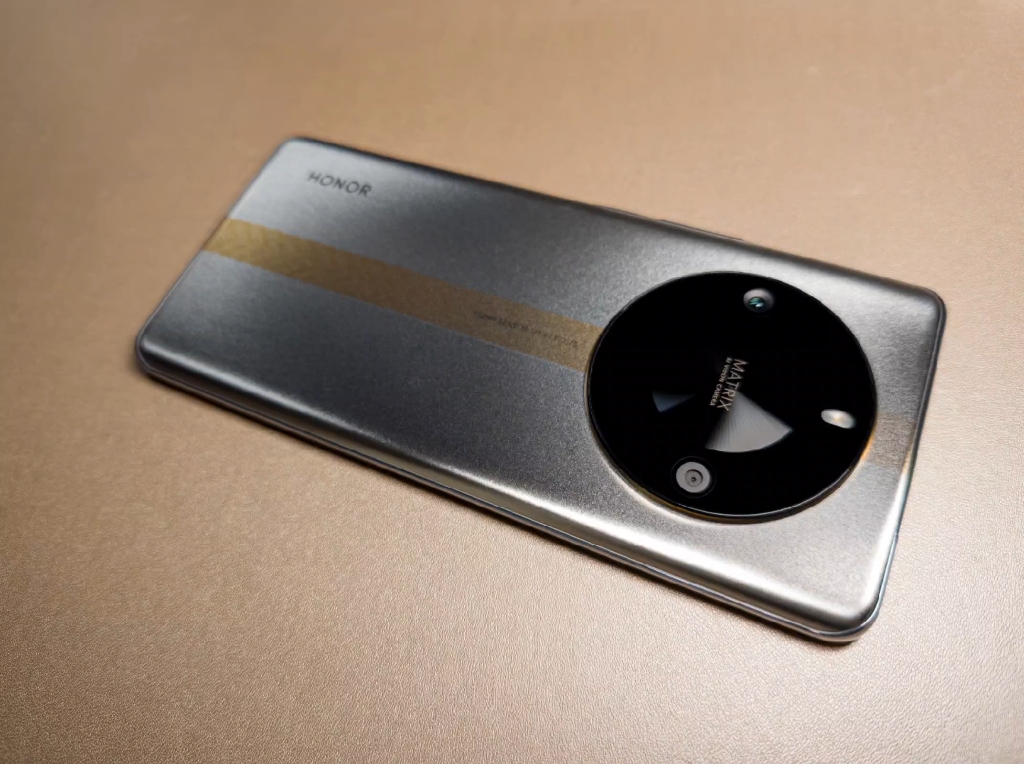 荣耀x50gt 主打外观,屏幕和续航,线下用户会挺喜欢