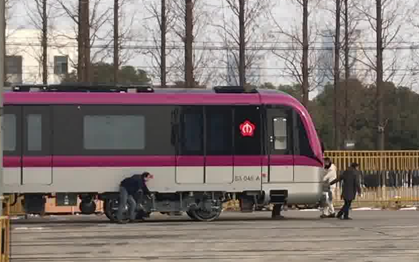 【南京地铁】s3 045a出厂 人工推车