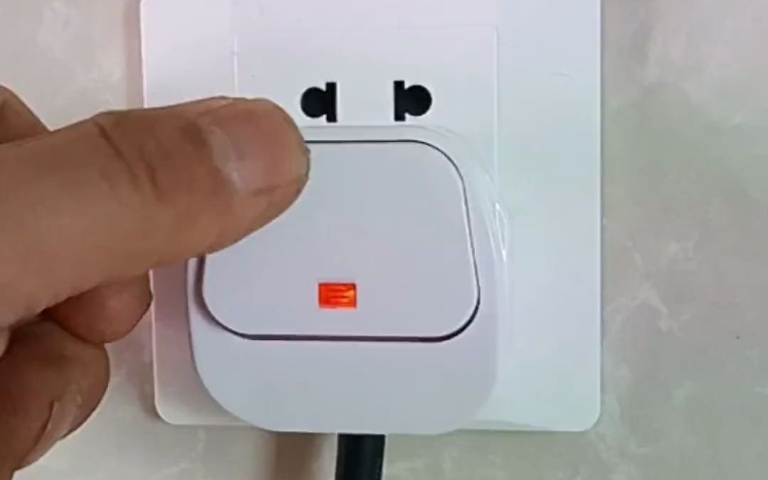 一键断电插头 用它开关就不用反复拔插,方便多了