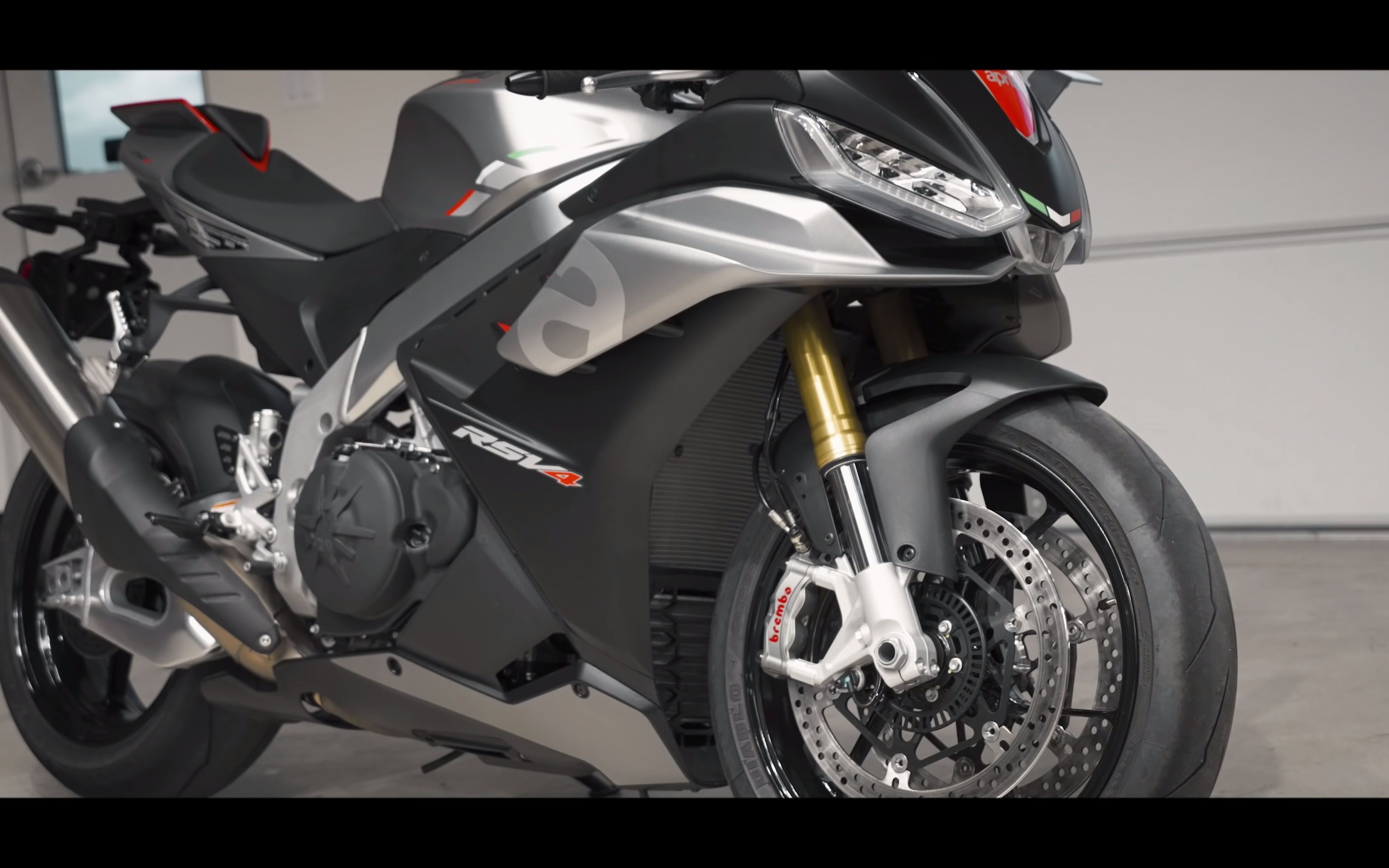 【生肉】无限速高速狂飙2021款阿普利亚rsv4 1100!