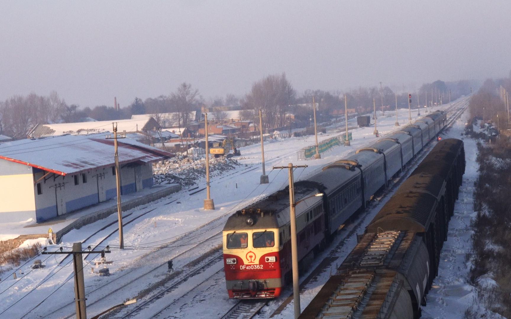 df4d 0362 牵引 k5166次 康金井站 两道通过