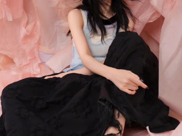 迪丽热巴戴帽子好酷