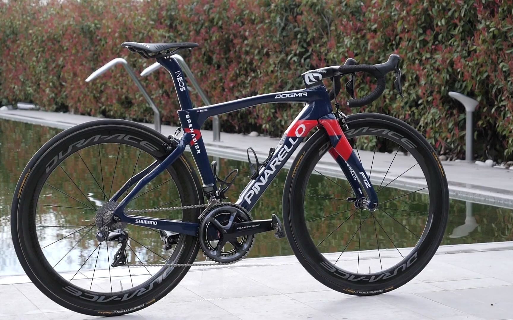 tom pidcocks pinarello dogma f12 x light  british talents