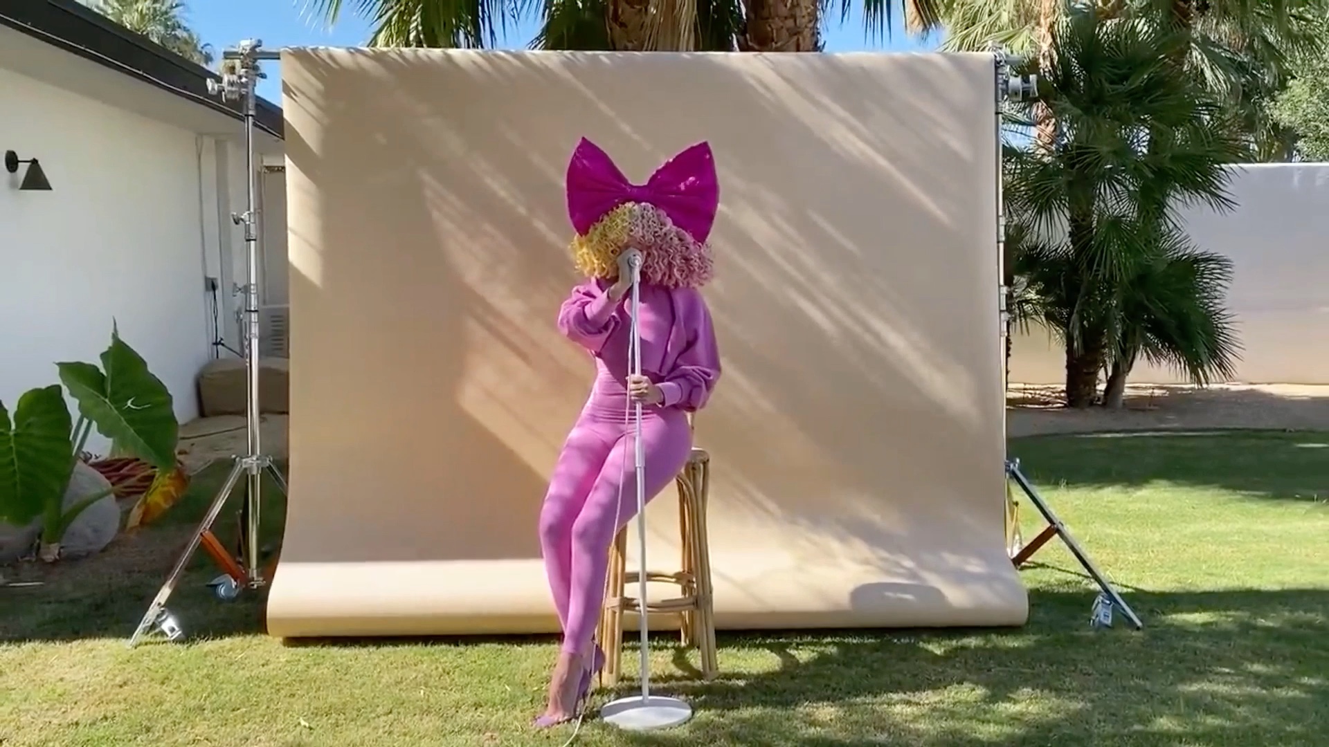 sia最新现场bird set free.太好听了吧,身材管理要命啊.