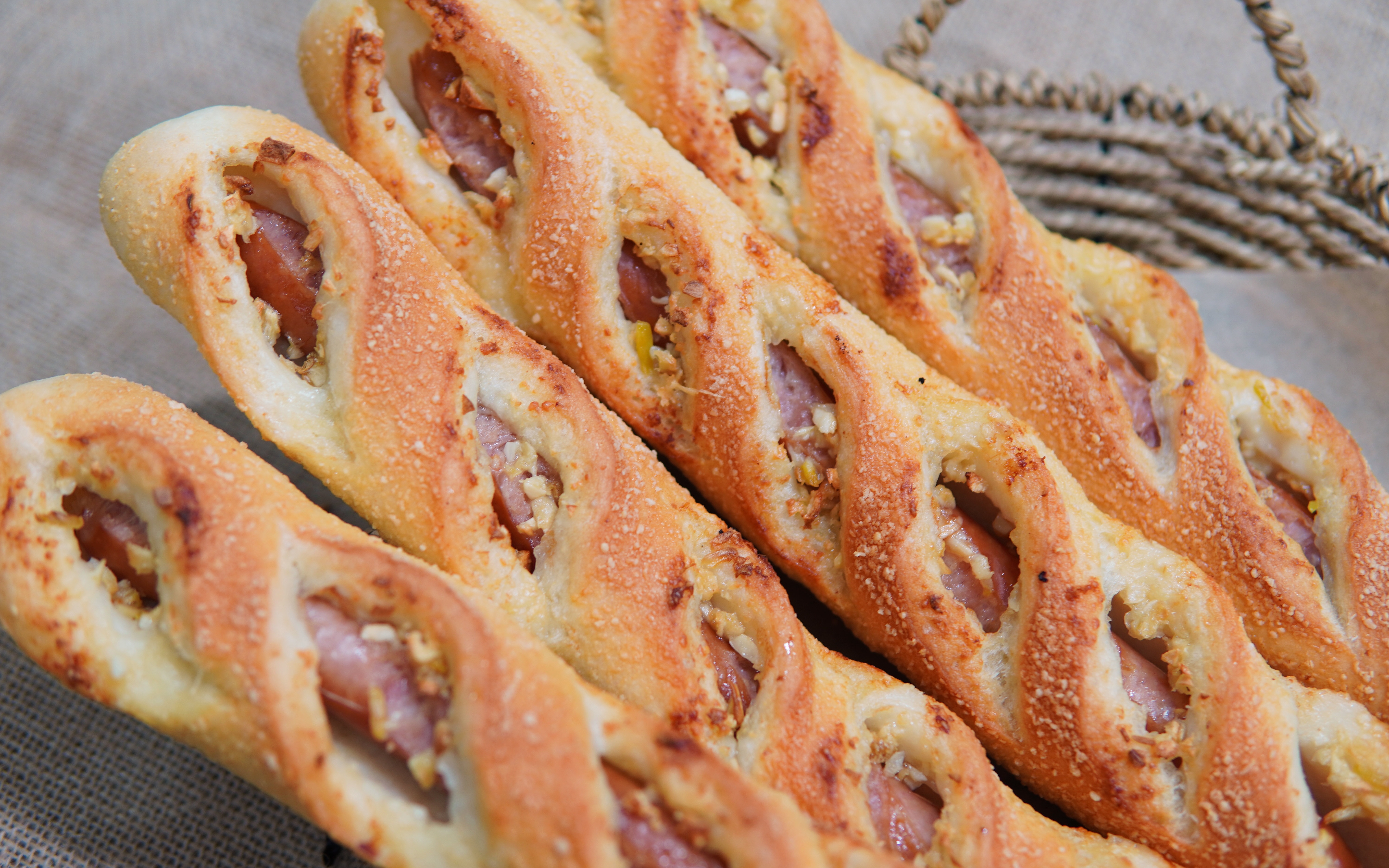 蒜香法兰克福面包,无肉不欢的大满足!