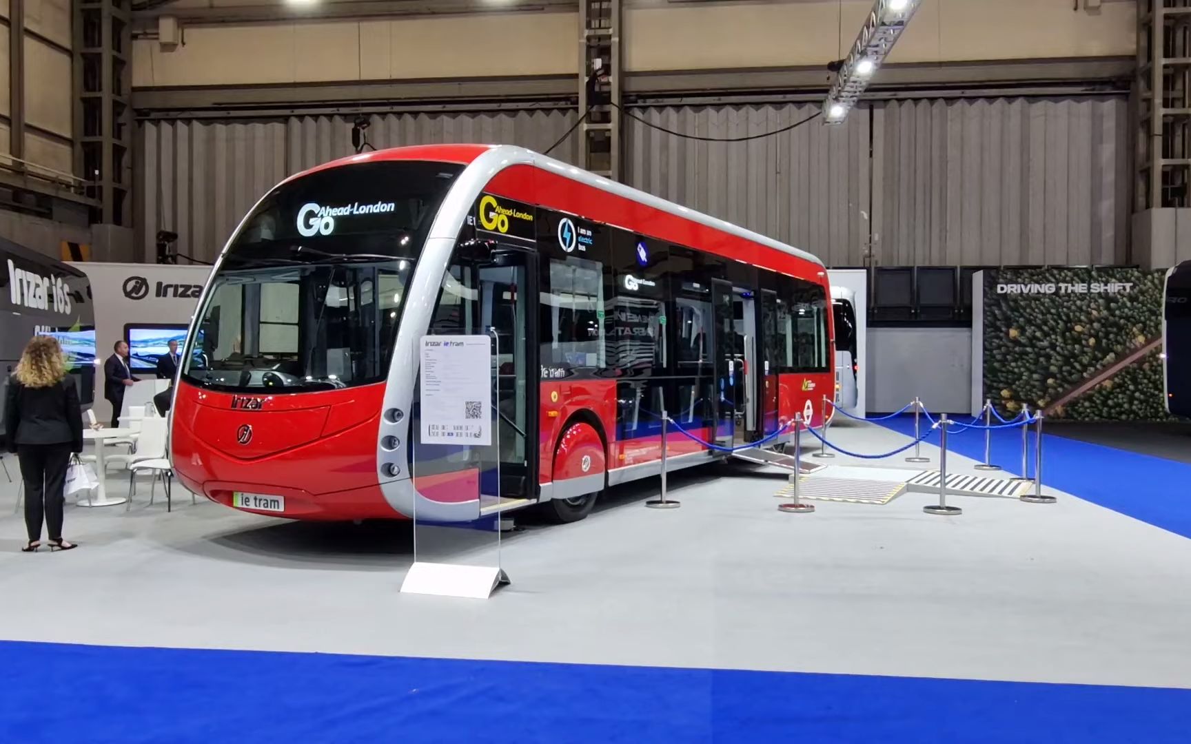 西国好巴士 欧式再续杯,英国伦敦的伊利萨尔斜头电动巴士静态展示