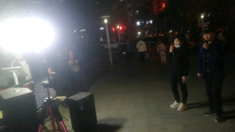 抖歌,现场女观众翻唱何影,王焱歌曲《我听过你的歌》(安卓点歌)(完整