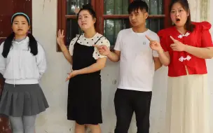 Descargar video: 小伙伴帮助小美恢复颜色，小美却说不爱自己的妈妈，这是为何呢？