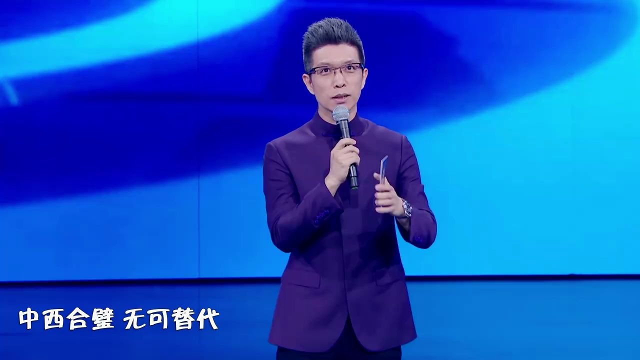 撒贝宁疑惑新闻主播怎么会有中山装,看朱广权老师如何应对自如