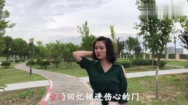 [图]新歌推荐，门丽一首《一吻断红尘》凄凉感人，难怪去年火一整年！