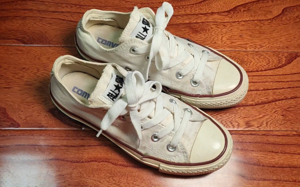 每双被穿旧丢弃的白色匡威帆布鞋,都是折翼的天使