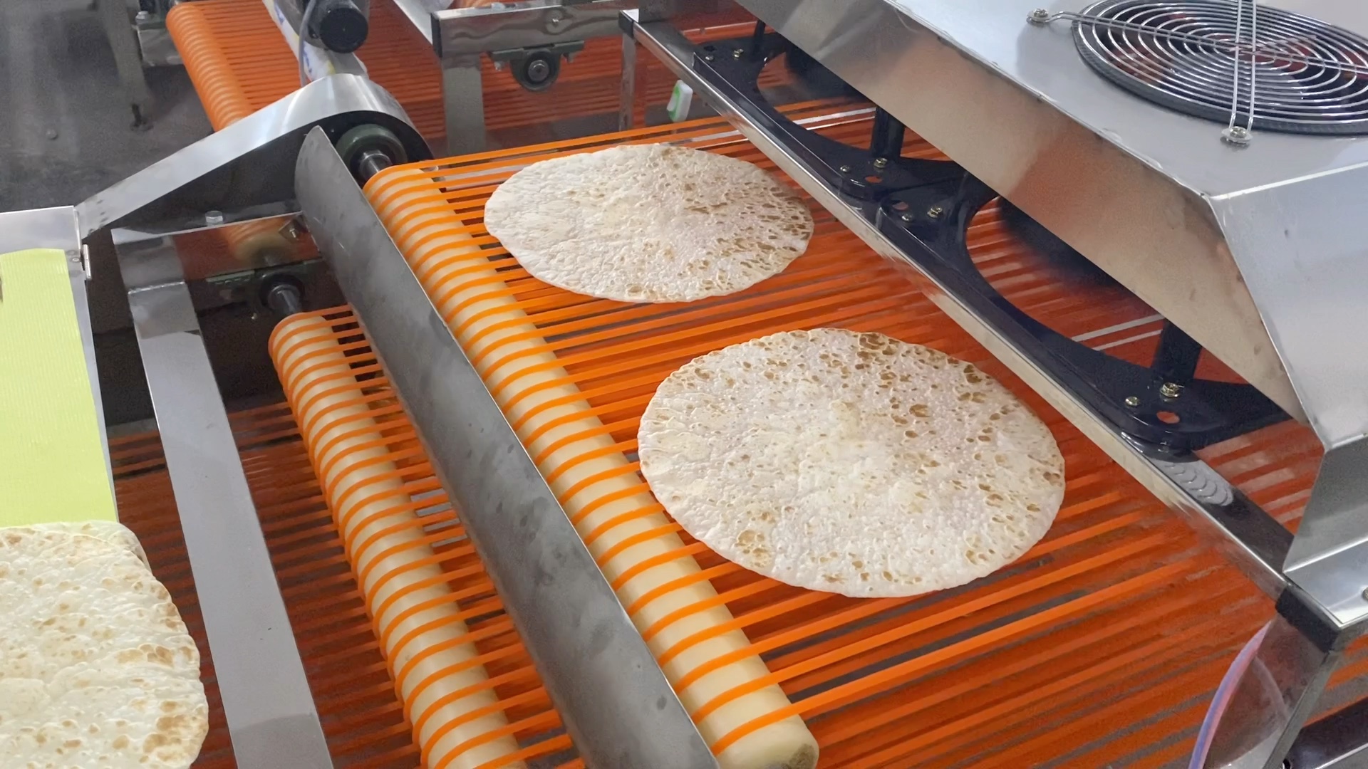 全自动单饼机做单饼效果展示,山东烟台液压圆形单饼