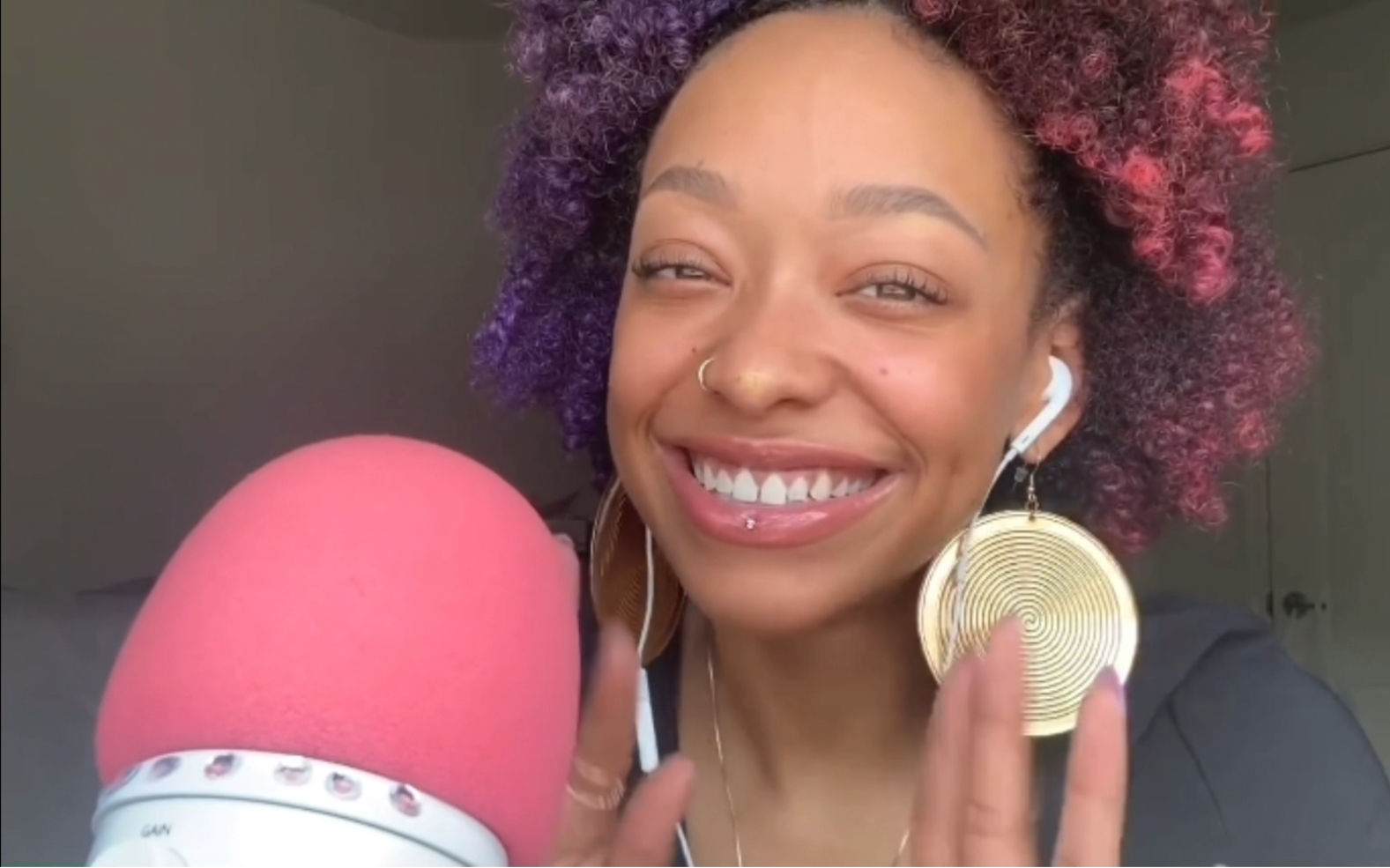 【柴娜助眠系列】柴娜的最新助眠视频/涂唇釉/好听的口腔音/剪辑版