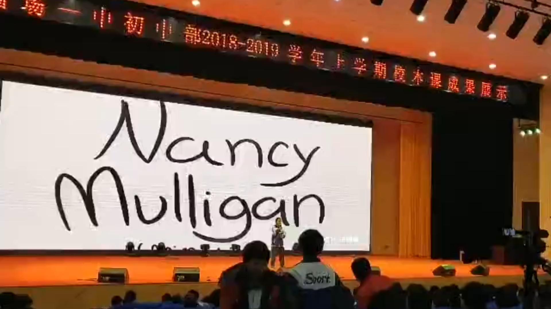 [图]【不务正业系列】曾经的初中生在初中表演黄老板热曲 Nancy Mulligan