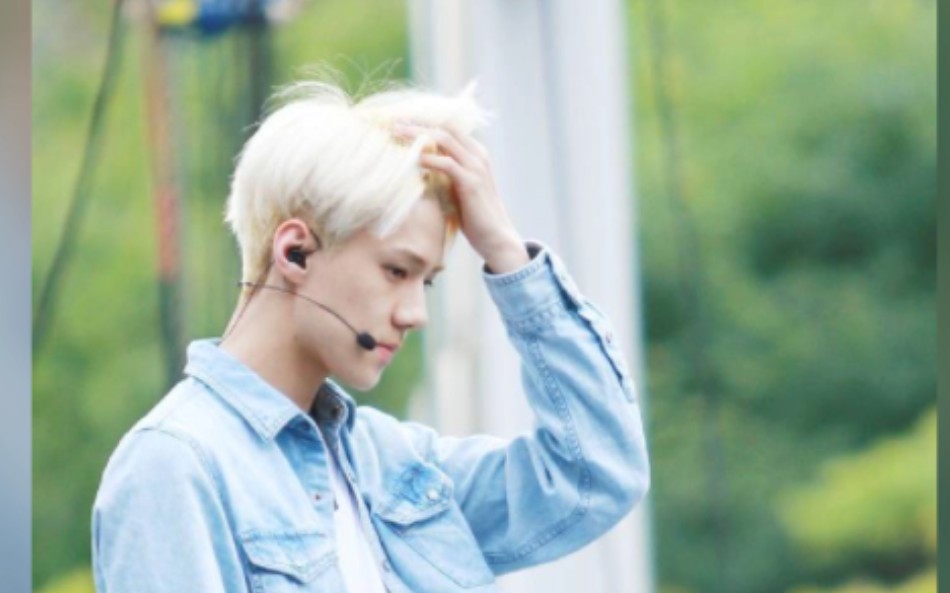 吴世勋白发 少年感好强 放在学校高低暗恋一辈子