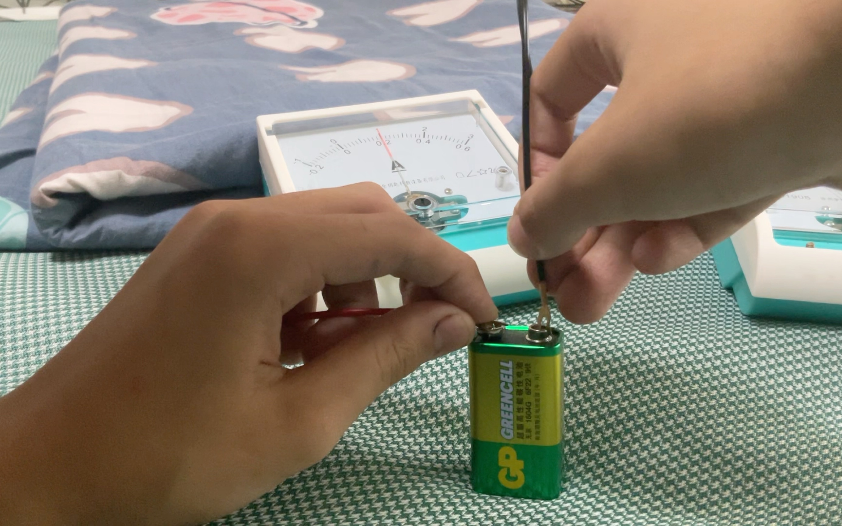 短路9v方块电池 情节《安全》《请》模仿