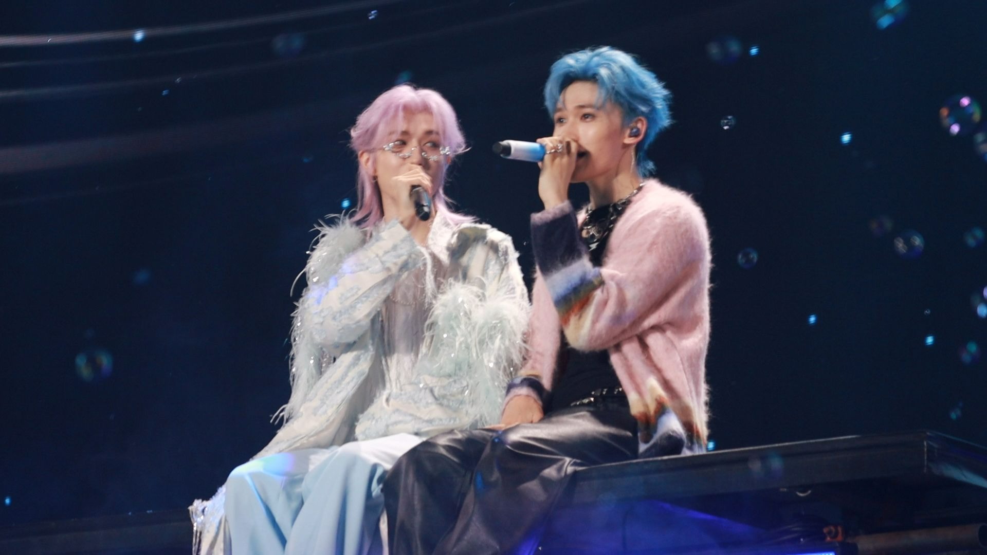 余宇涵 童禹坤 《私奔到月球》