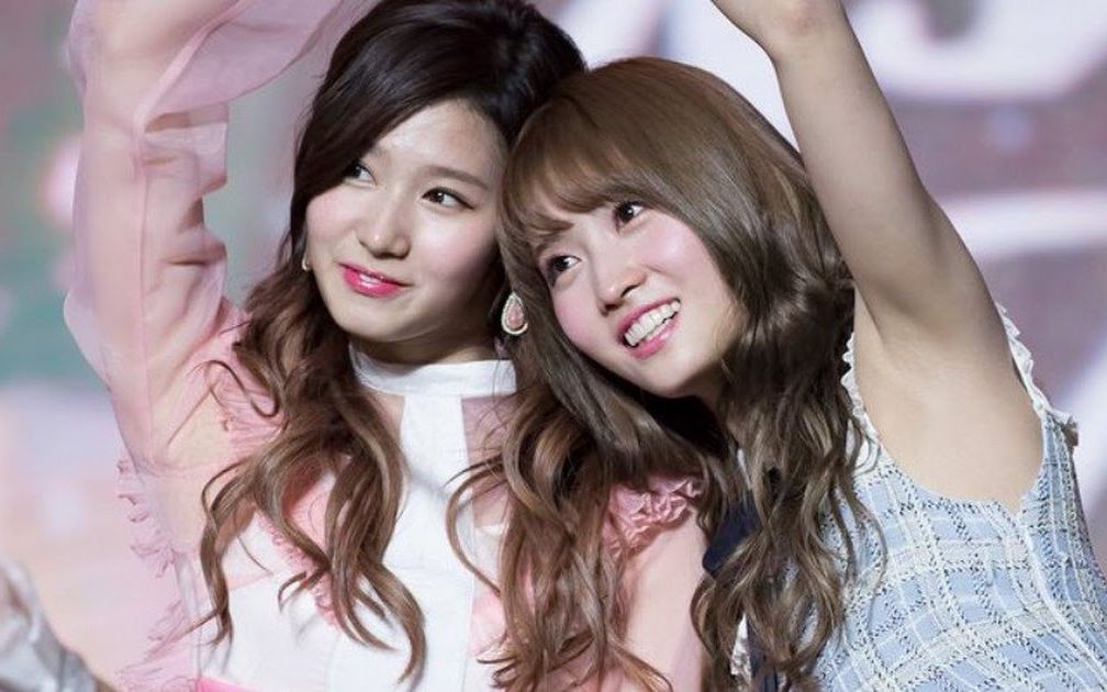 momo & sana