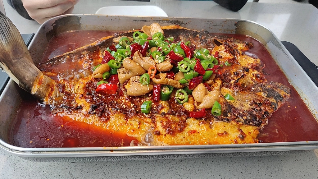 半天妖的川味肥肠烤鱼还是很不错的,红油太重了,喜欢吃辣的可以安排一