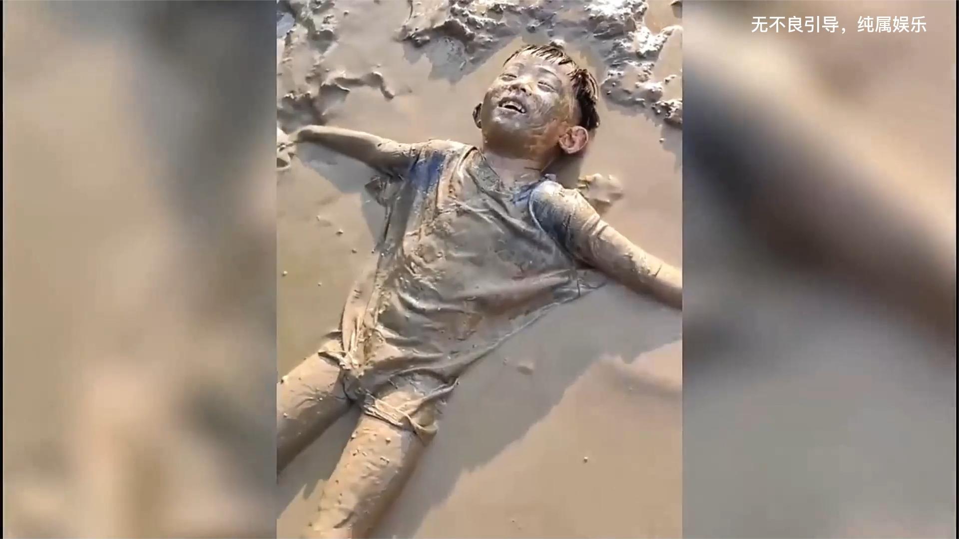 小孩掉泥坑里搞笑图片图片