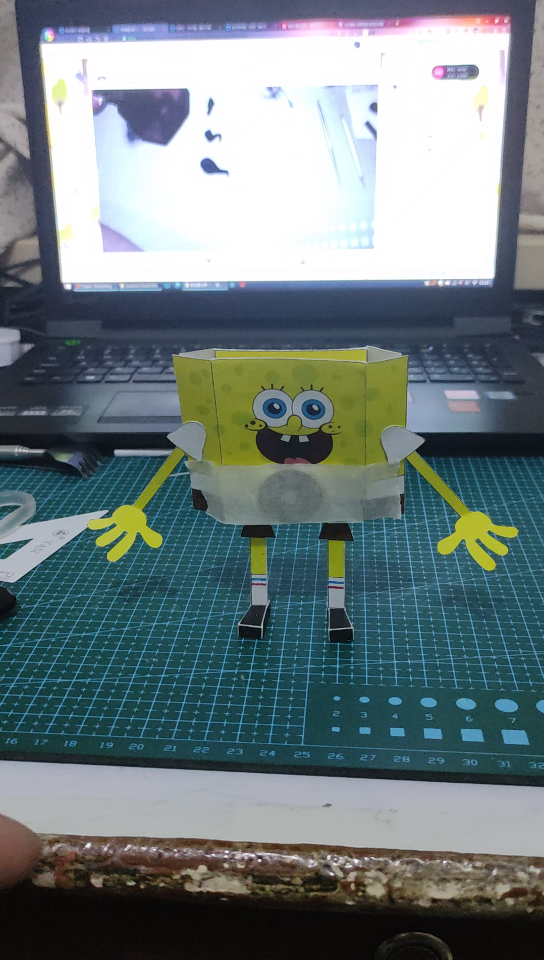 原创可动纸模海绵宝宝翻跟头