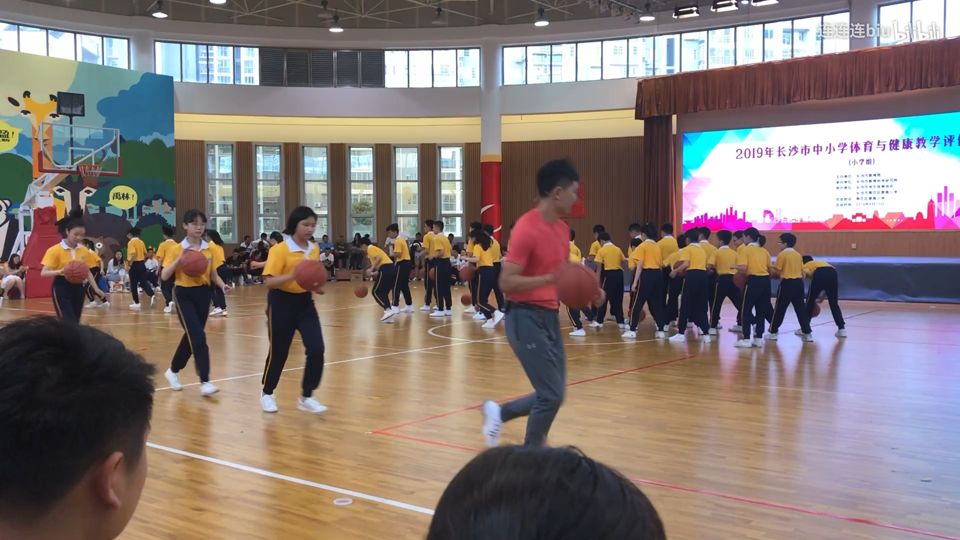 关于室内体育活动视频大全教学的信息