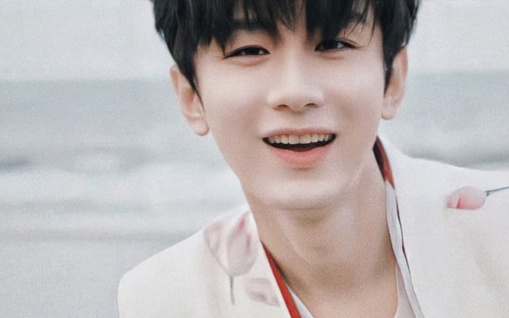 【成毅】8年多前的笑和现在好像(归来仍是少年)(笑治愈人像个天使)