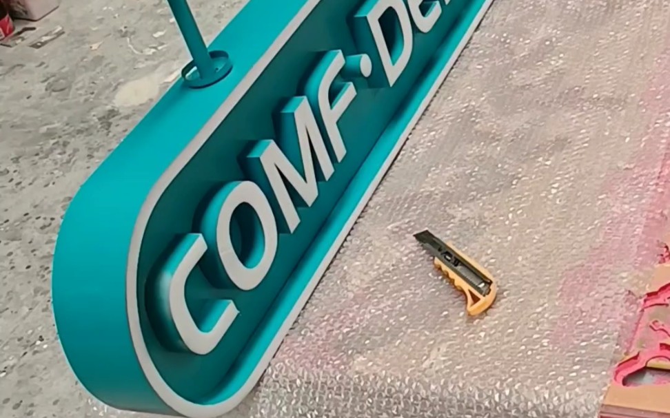 双面吊装烤漆灯箱