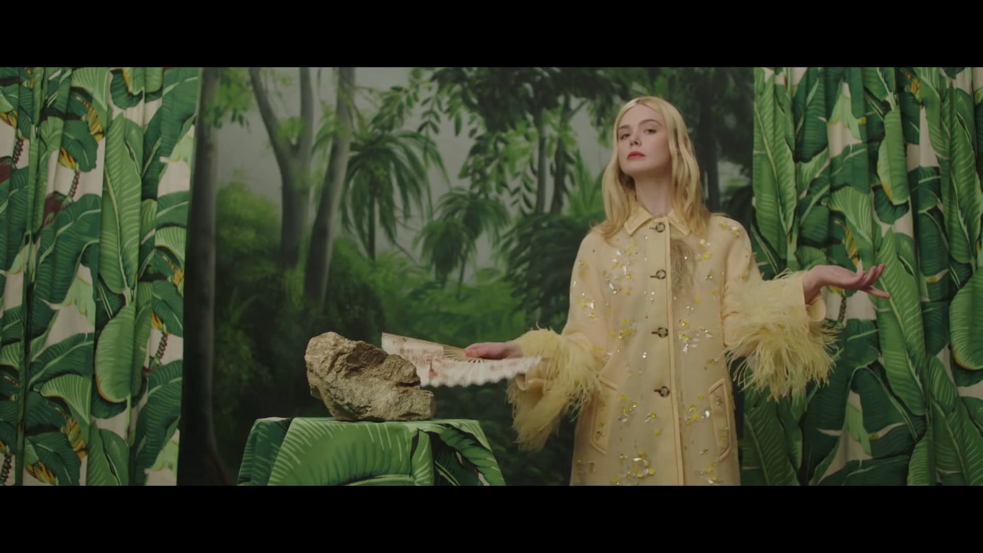 【积累审美和灵感】艾丽范宁首张《Vogue》封面纪念片 “Elle Fanning's Fan Fantasy | Vogue”哔哩哔哩bilibili