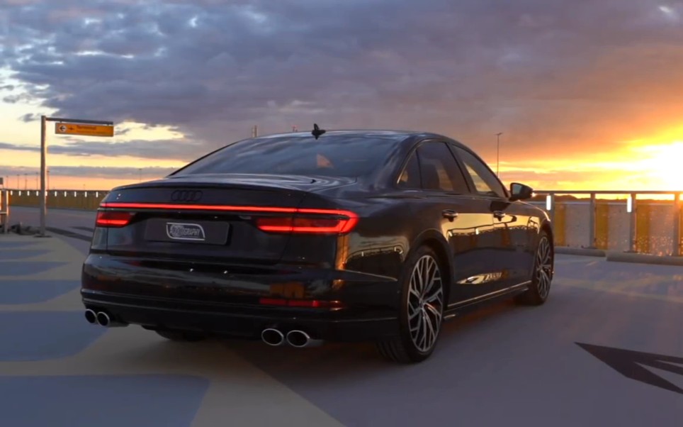 西装暴徒奥迪s8陆地飞机