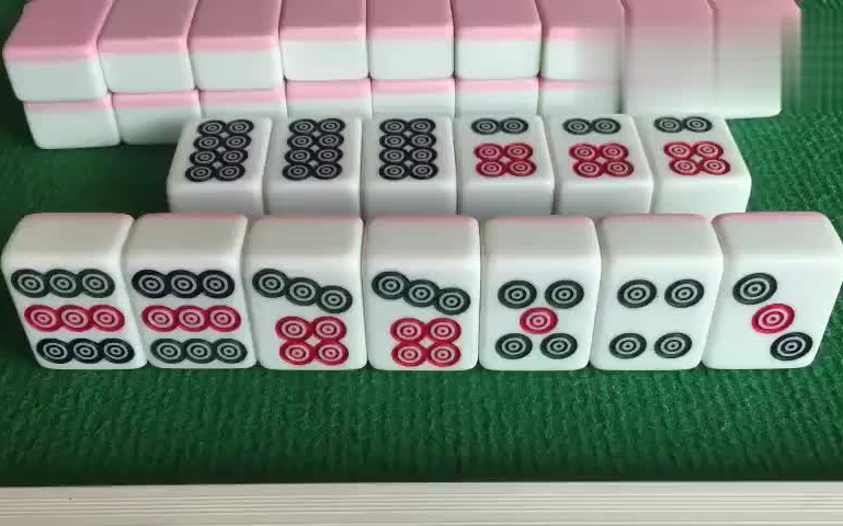 小伙打麻将做出清一色连杠两个最后一个九筒都能杠上花自摸