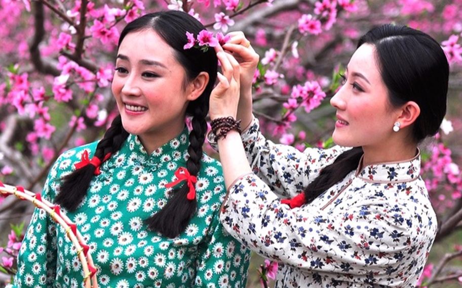 小黄人吐槽寡妇村的寡妇真热情