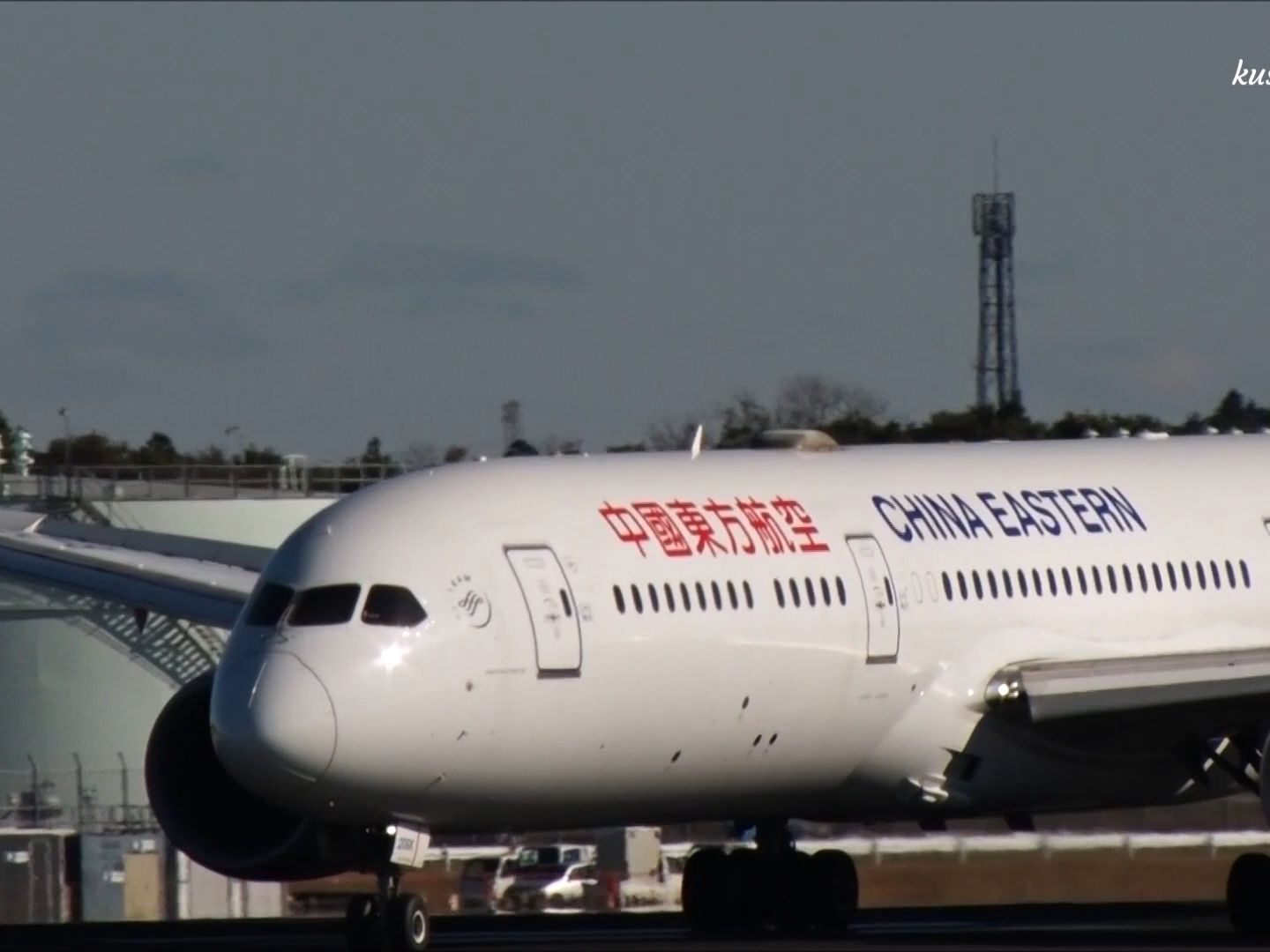 东航787-9 b-206k,a350-941 b-324x|成田空港