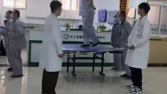 精神病院的病人跳舞，疯不疯不知道，反正跳的很开心