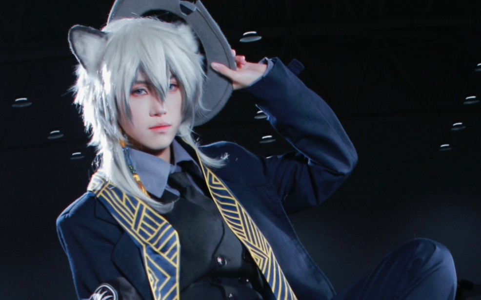 【银灰cos】"天空似乎暗了下来,要下雪了"