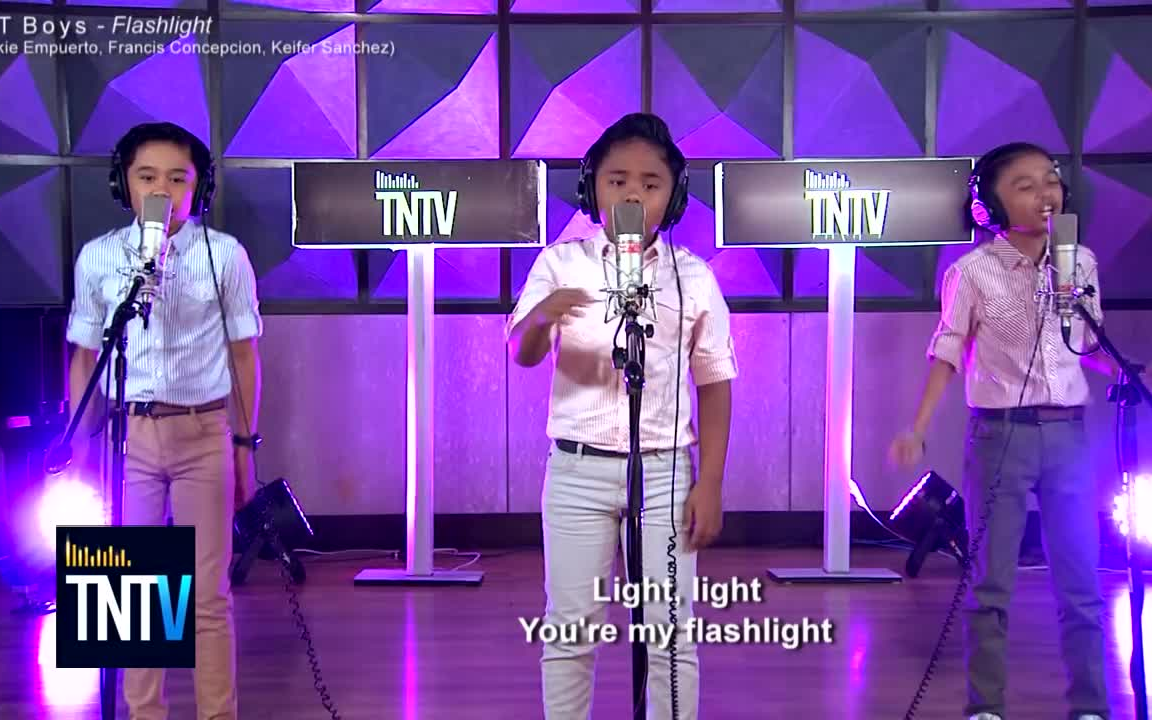 [图]【自制字幕】刷爆油管的爆红组合TNT Boys - Flashlight