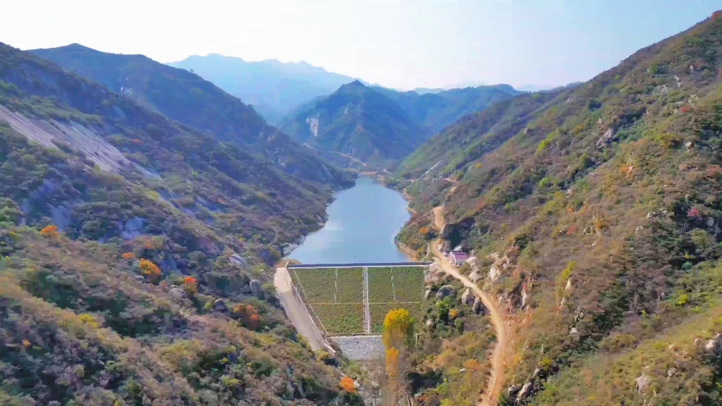 大山上一颗璀璨的明珠-马坊水库!郭战解拍于洛宁县陈吴乡庙上!