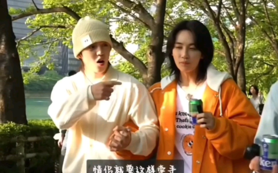 关于说像情侣一样牵手而兴奋吊儿郎当的我爸以及安静的反常的我妈